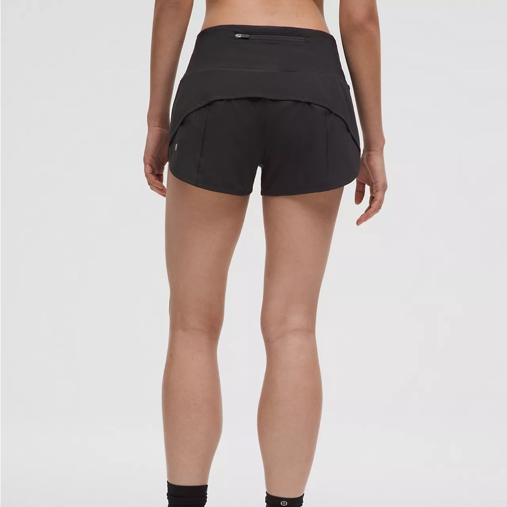 Lululemon 2.5” Track that short with back zipper pocket